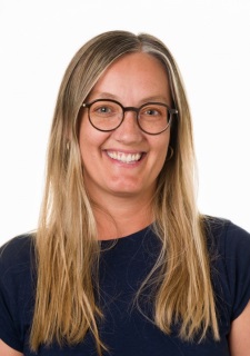 Anne Hammersholt (AH)